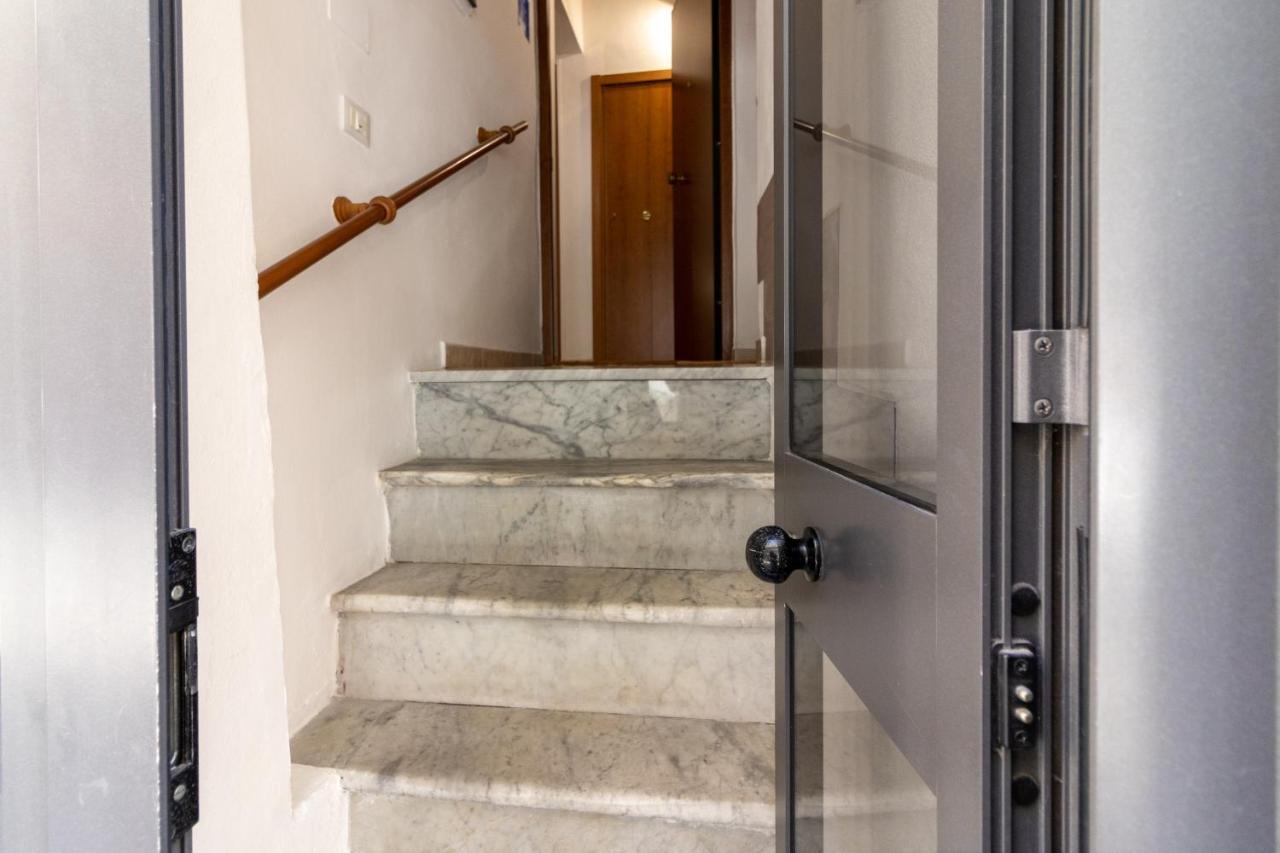Down Town Blue Apartment La Spezia Esterno foto